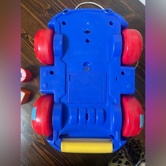 Rhymes and sorter car for toddler. Spanish language toy. - Picture 9 of 10